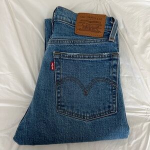 LEVI’S WEDGIE STRAIGHT FIT JEANS
